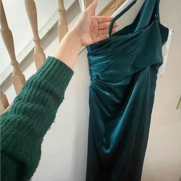 Emerald Gem one shoulder - Picture 2 of 5